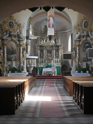 Wnętrze kościoła w Olesznie